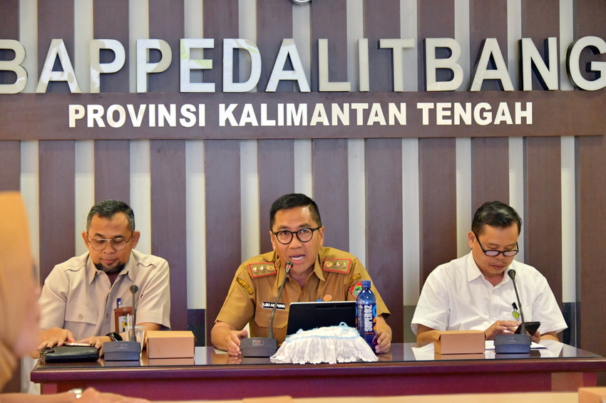 Bappedalitbang Prov. Kalteng tandatangani Perjanjian Kerja Sama dengan LPPM UPR dan Polkesraya